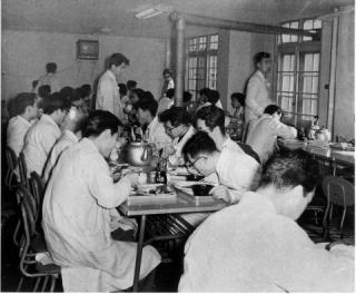 昭和35年ごろの農学部食堂
